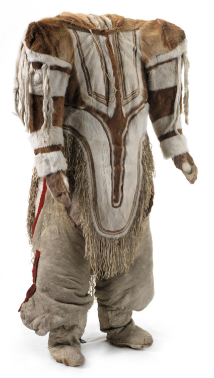 Inuit_Clothing_1.thumb.JPG.3c5bd3db1e6722baf4bbc2731ff42b61.JPG